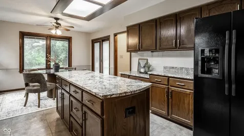 255 Camden Drive Zionsville IN 46077
