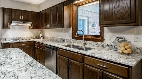 255 Camden Drive Zionsville IN 46077