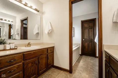 255 Camden Drive Zionsville IN 46077