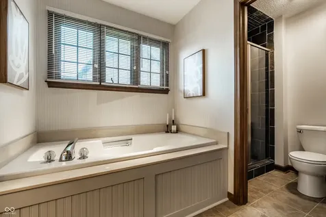 255 Camden Drive Zionsville IN 46077