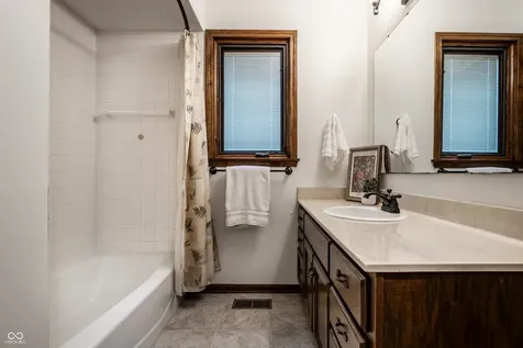 255 Camden Drive Zionsville IN 46077