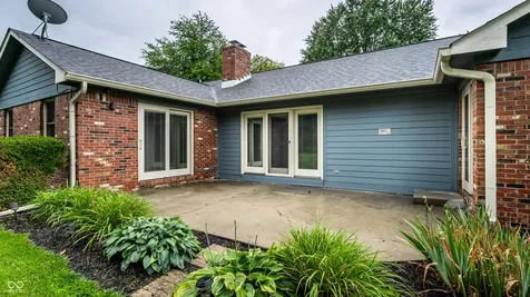 255 Camden Drive Zionsville IN 46077
