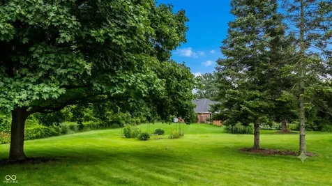255 Camden Drive Zionsville IN 46077