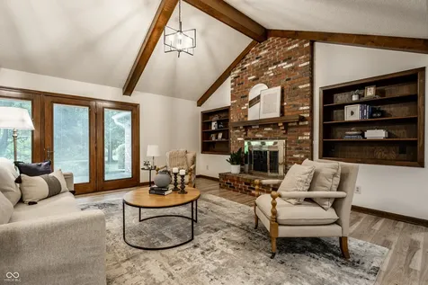 255 Camden Drive Zionsville IN 46077