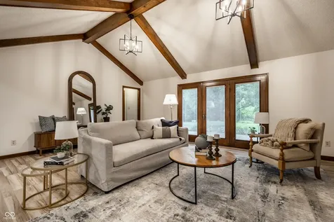 255 Camden Drive Zionsville IN 46077