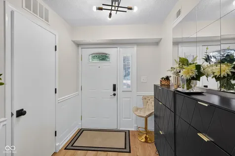 9209 Sea Pine Lane Indianapolis IN 46250