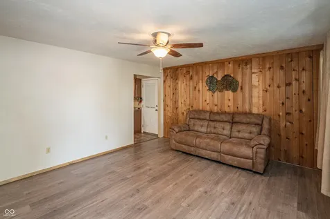 618 Holiday Drive Seymour IN 47274