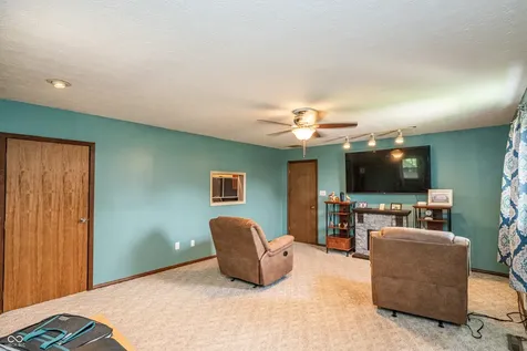 618 Holiday Drive Seymour IN 47274