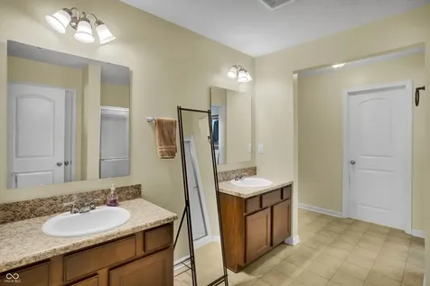 1975 Lakecrest Drive Columbus IN 47201