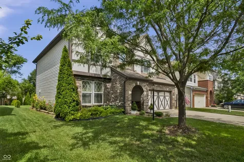 1975 Lakecrest Drive Columbus IN 47201