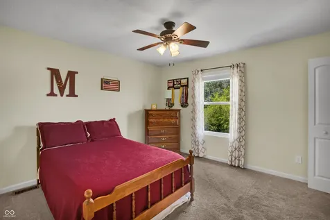1975 Lakecrest Drive Columbus IN 47201