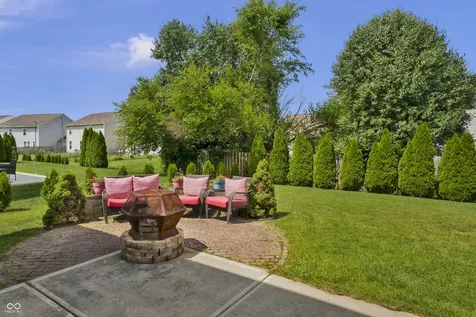 1975 Lakecrest Drive Columbus IN 47201