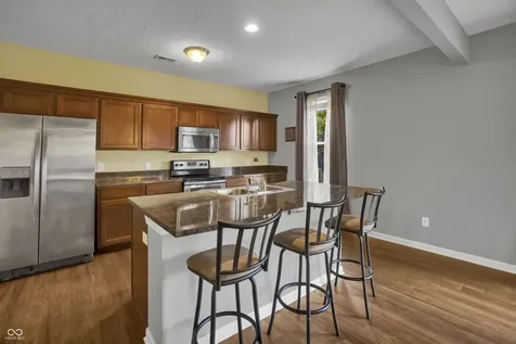 1975 Lakecrest Drive Columbus IN 47201