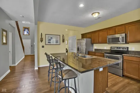 1975 Lakecrest Drive Columbus IN 47201