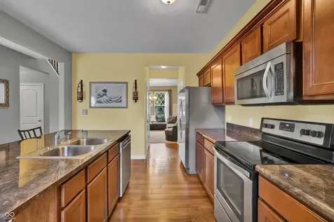 1975 Lakecrest Drive Columbus IN 47201