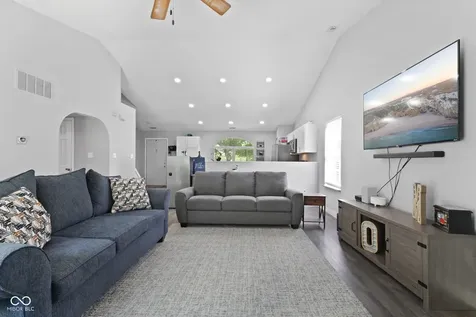 6677 Wimbledon Drive Zionsville IN 46077