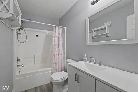 6677 Wimbledon Drive Zionsville IN 46077