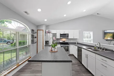 6677 Wimbledon Drive Zionsville IN 46077