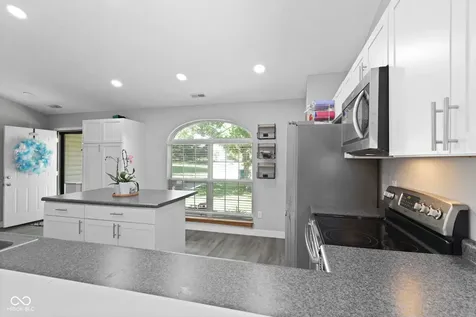 6677 Wimbledon Drive Zionsville IN 46077
