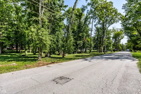 558 E 82nd Street Indianapolis IN 46240