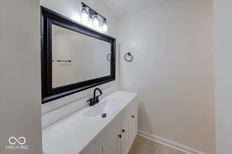 10016 Meadowlark Manor Indianapolis IN 46235