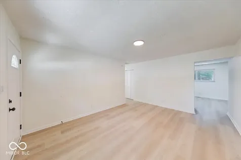 10016 Meadowlark Manor Indianapolis IN 46235