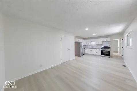 10016 Meadowlark Manor Indianapolis IN 46235