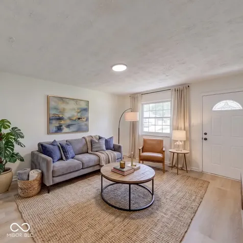 10016 Meadowlark Manor Indianapolis IN 46235