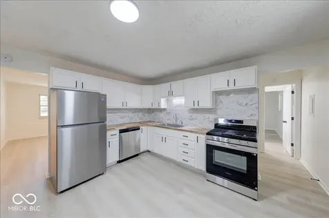 10016 Meadowlark Manor Indianapolis IN 46235