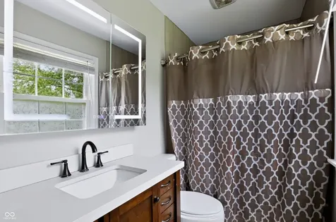 5226 W Southport Road Indianapolis IN 46221