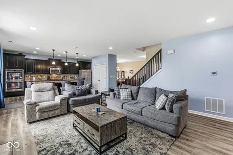 7713 Eagle Point Zionsville IN 46077