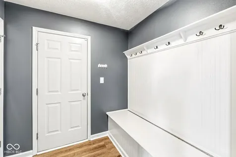 7713 Eagle Point Zionsville IN 46077