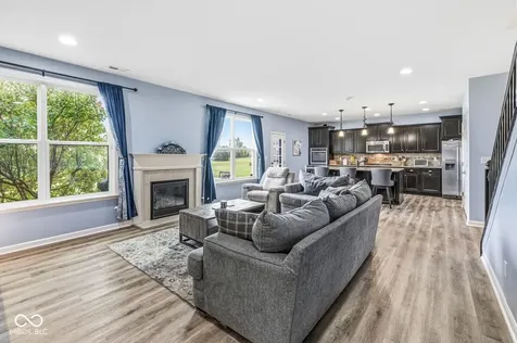 7713 Eagle Point Zionsville IN 46077