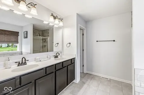 7713 Eagle Point Zionsville IN 46077
