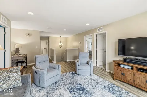7713 Eagle Point Zionsville IN 46077