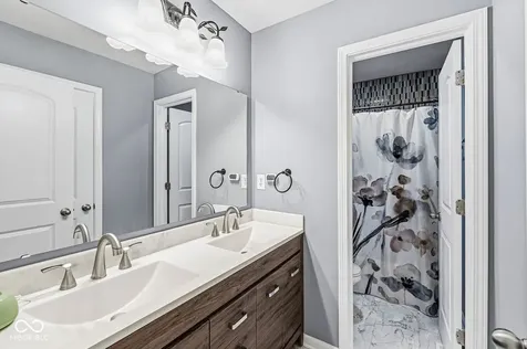 7713 Eagle Point Zionsville IN 46077