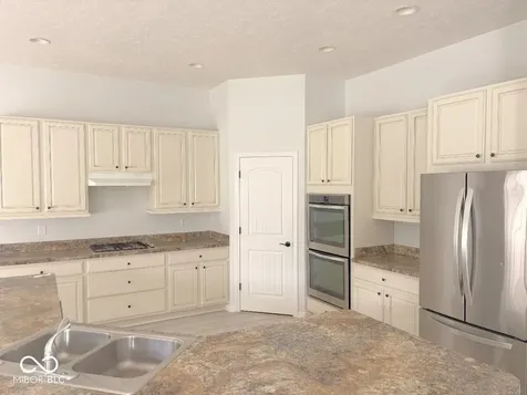 12051 Sanctuary Boulevard Zionsville IN 46077