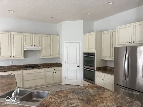 12051 Sanctuary Boulevard Zionsville IN 46077