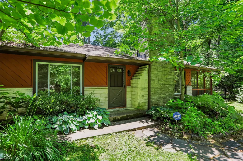11060 Beechwood Drive W Indianapolis IN 46280