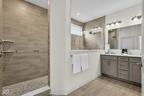 10236 Anees Fishers IN 46040