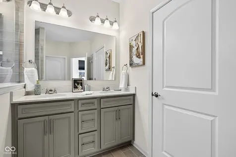 10236 Anees Fishers IN 46040