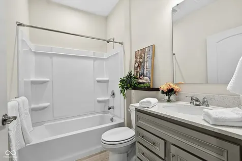 10236 Anees Fishers IN 46040