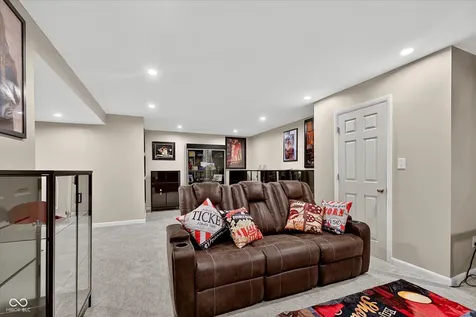 9226 Gleannloch Drive Indianapolis IN 46256