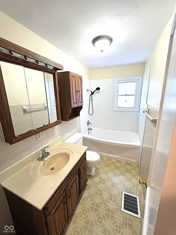 1229 W 7th Street Anderson IN 46016