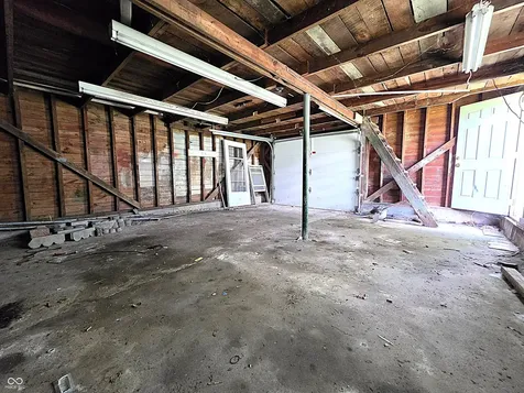 1229 W 7th Street Anderson IN 46016