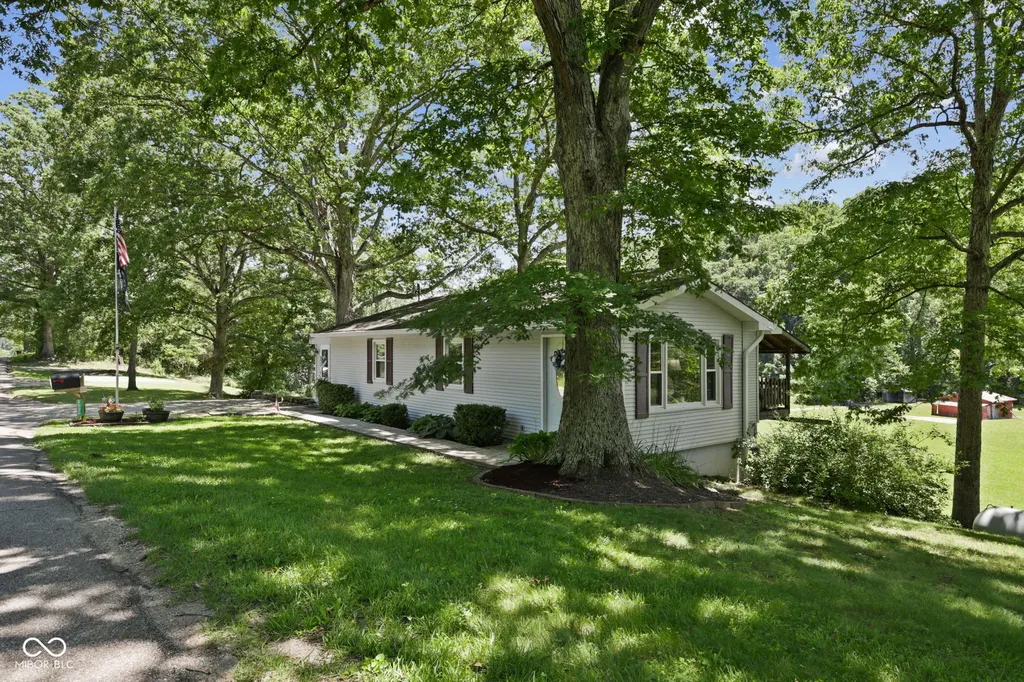 1529 Upper Schooner Road Nashville IN 47448