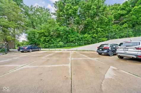 530 Sutherland Avenue Indianapolis IN 46205
