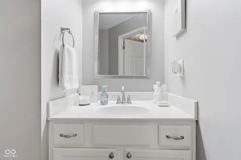 13931 Wakefield Place Fishers IN 46038