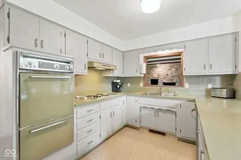 7631 Brookview Lane Indianapolis IN 46250