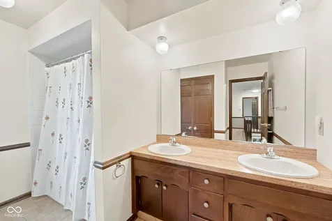 7631 Brookview Lane Indianapolis IN 46250